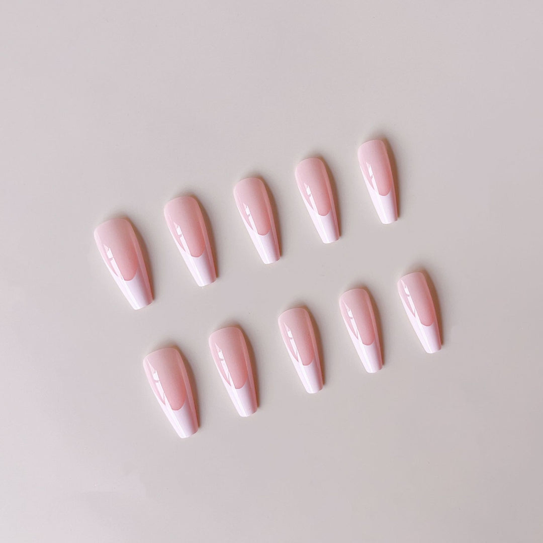 Kunstnagelset im stilvollen French Design Karnz