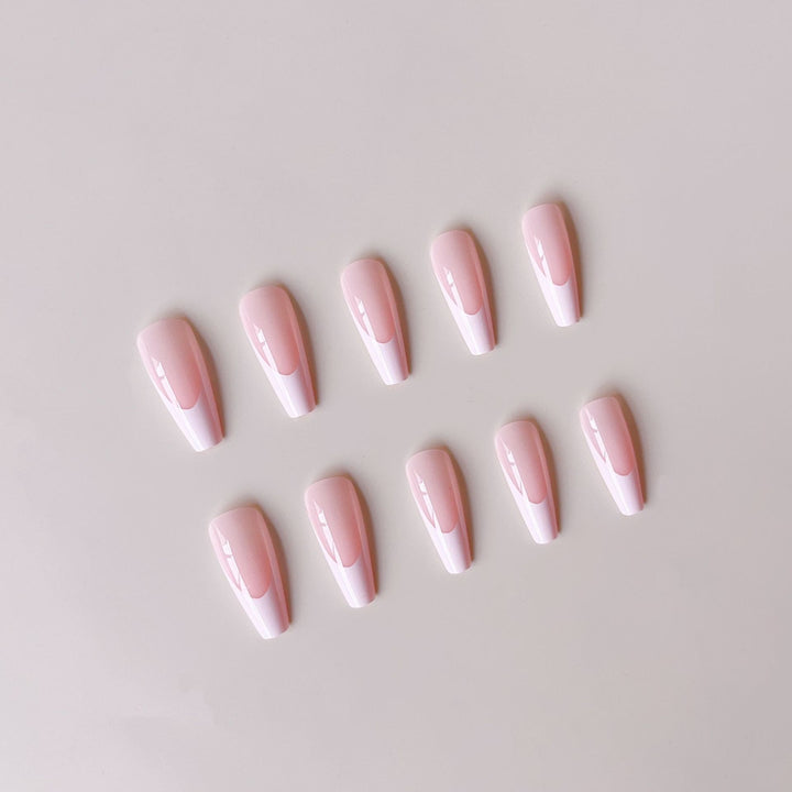 Kunstnagelset im stilvollen French Design Karnz