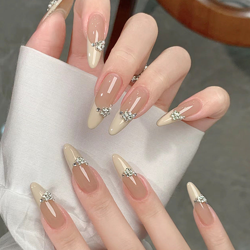 Glamouröse Nageldesigns Karnz