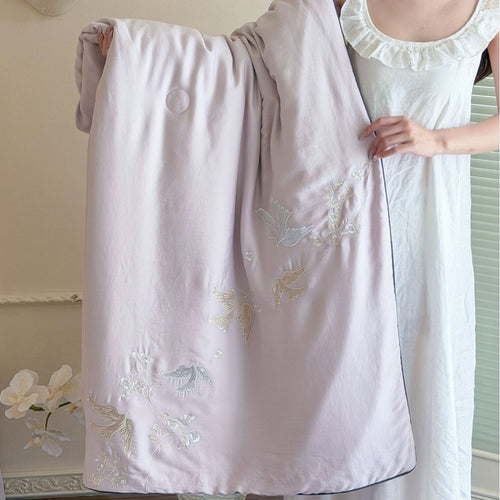 Elegantes besticktes Bettwäsche-Set aus Baumwollsatin mit Passepoil und Vogelmotiv