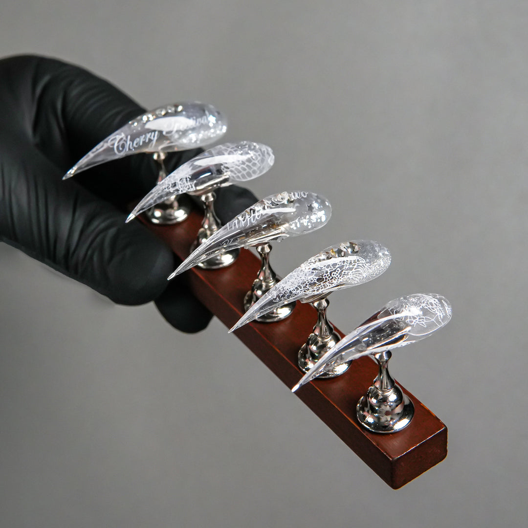 Skulptierte Stiletto Press-On Nagelspitzen