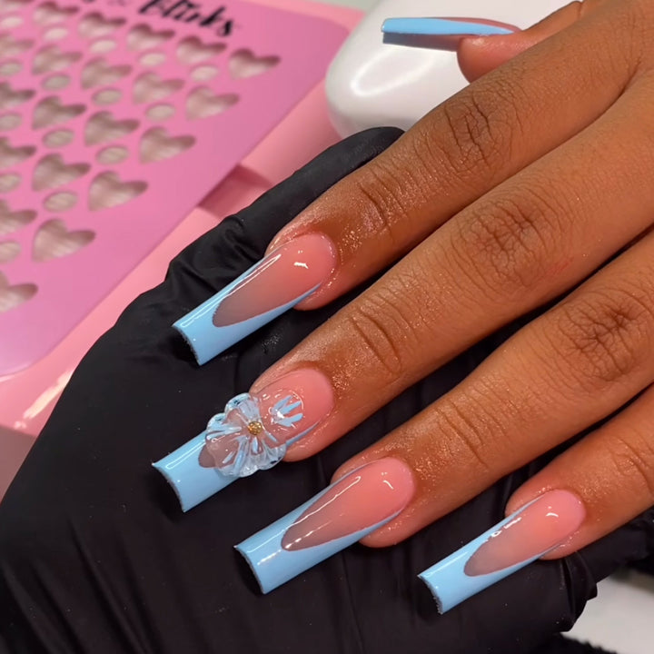 Künstlerisches Press-On Nageldesign Karnz