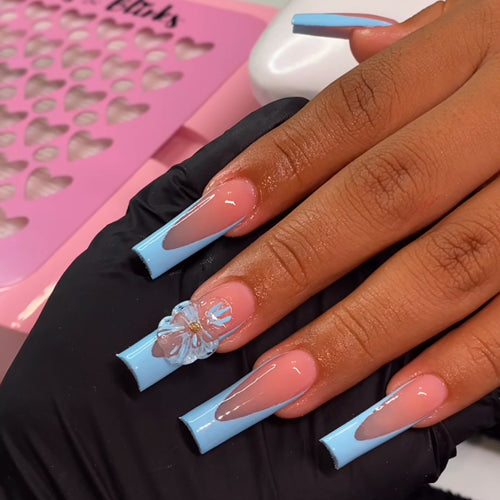 Künstlerisches Press-On Nageldesign Karnz