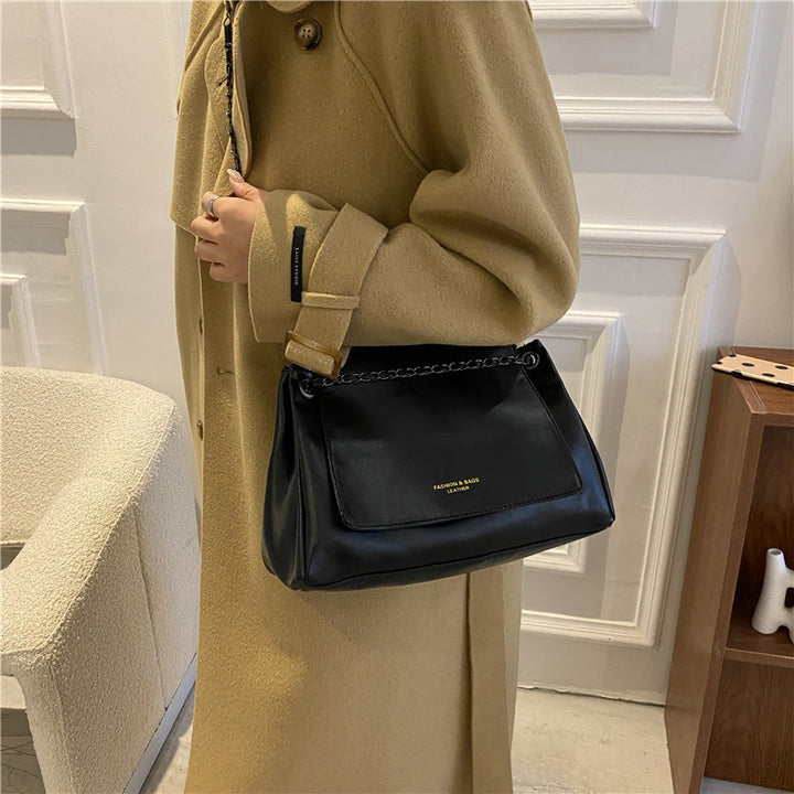 Elegante Schulterhandtasche mit Ketten-Detail