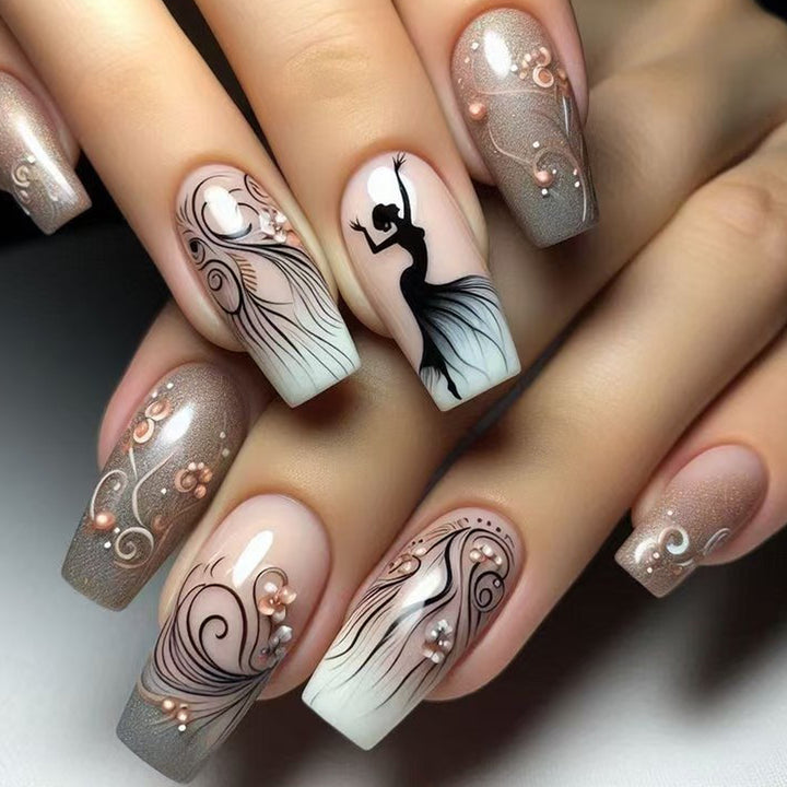 Kunstnägel mit Eleganter Silhouette und Floralen Akzenten Karnz
