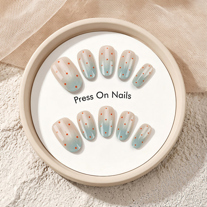 Dekorative Press-On-Nagelkunst mit Ombre-Design Karnz