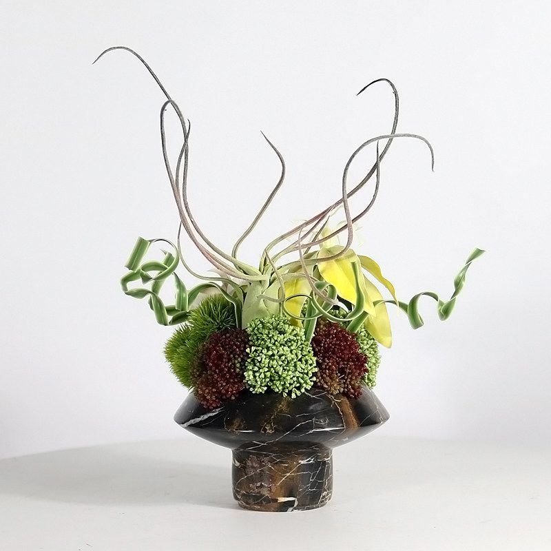 Künstlerische florale Anzeige