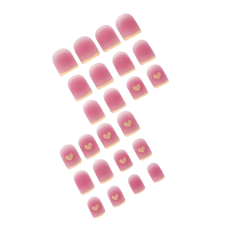 Kreative Nageldesigns mit Herzakzent Karnz