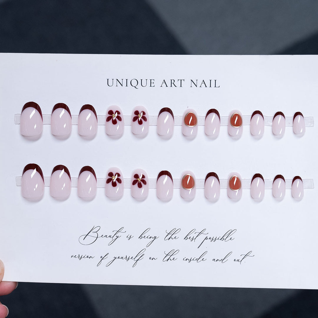 Blumen-inspiriertes Press-On Nagelkunst