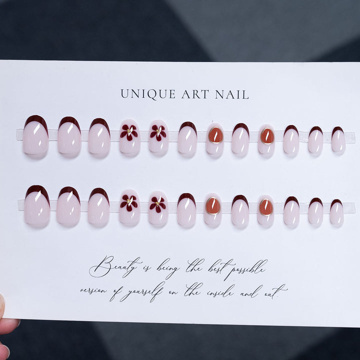 Blumen-inspiriertes Press-On Nagelkunst