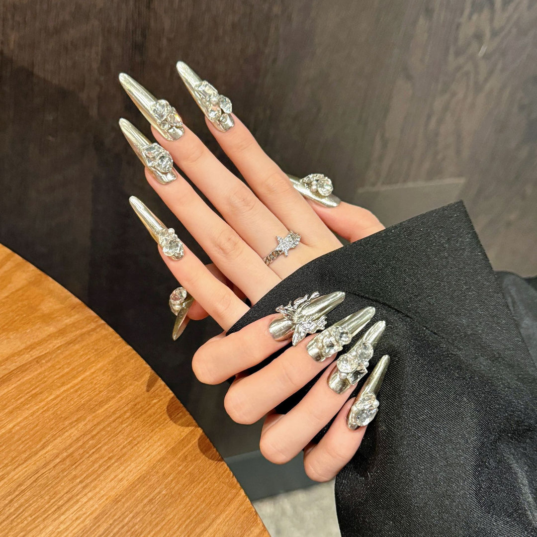Dekoratives 3D Nagelkunst Press-On Set