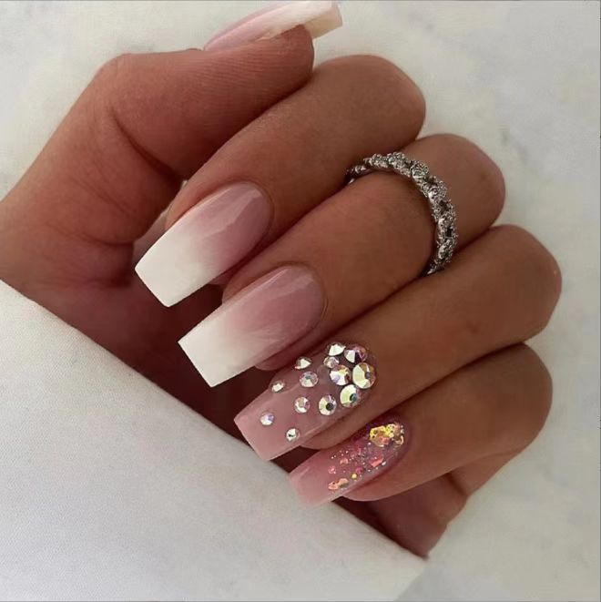 Glamouröse Lange Drucknägel mit Strass und Farbverlauf-Design Karnz