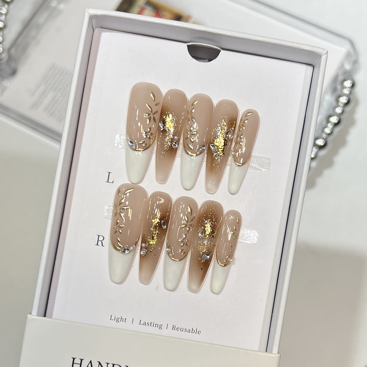 Elegantes Stiletto Press-On Nagelset mit floralem und glitzerndem Design Karnz