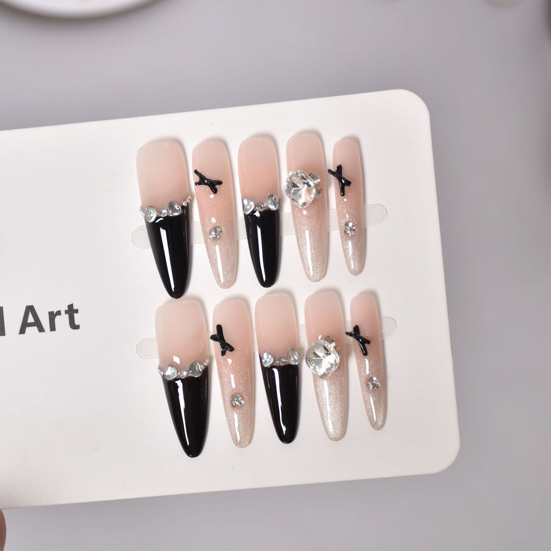 Elegante 3D verziehene Press-On Nagelverlängerungen Karnz