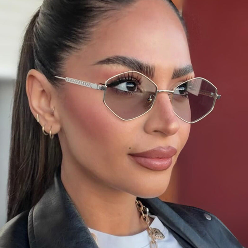 Damen hexagonale Sonnenbrille mit eleganten Metallakzenten und UV-Schutz Karnz