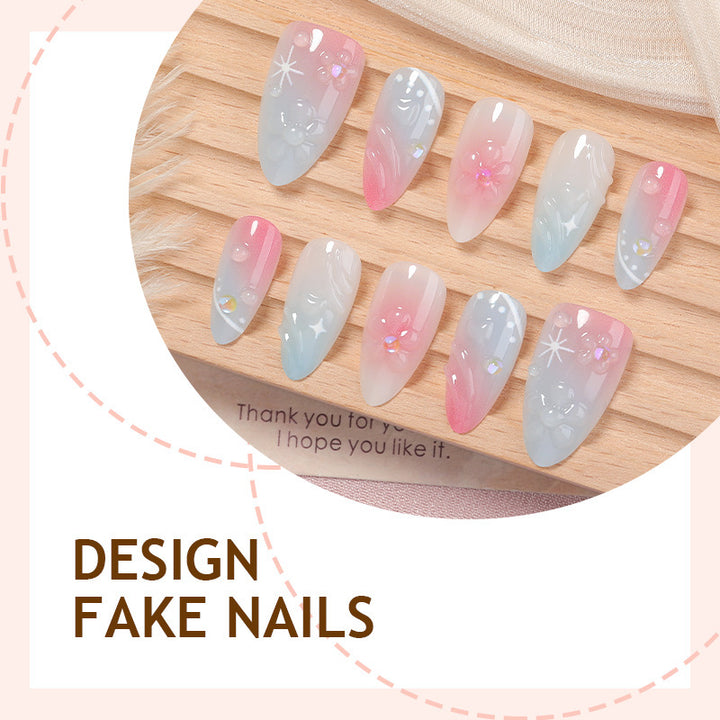 Kunstnagelset mit elegantem Farbverlauf und floralem Design Karnz