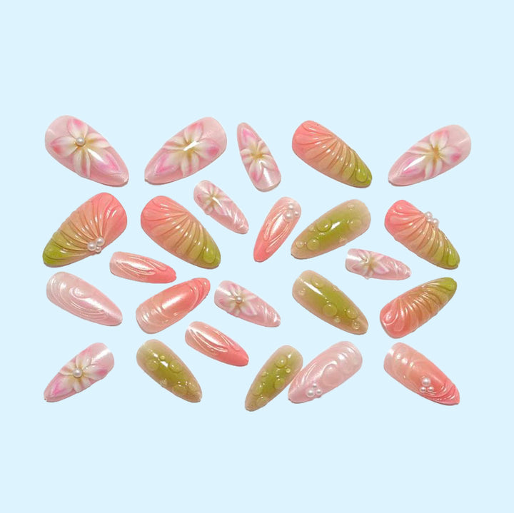 Kunstnägel mit Floralem 3D-Design Karnz