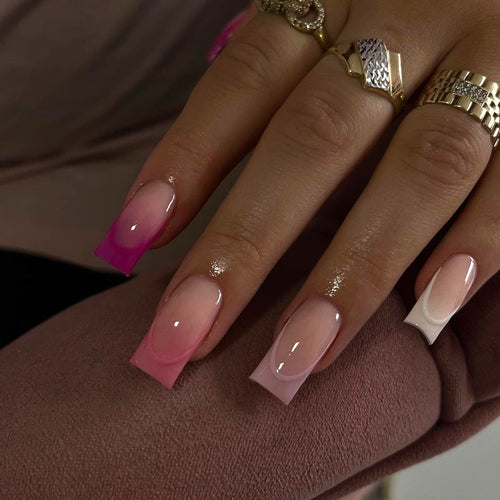 Kunstvolle Nagelverlängerungen mit eleganten Ombre-Effekten Karnz