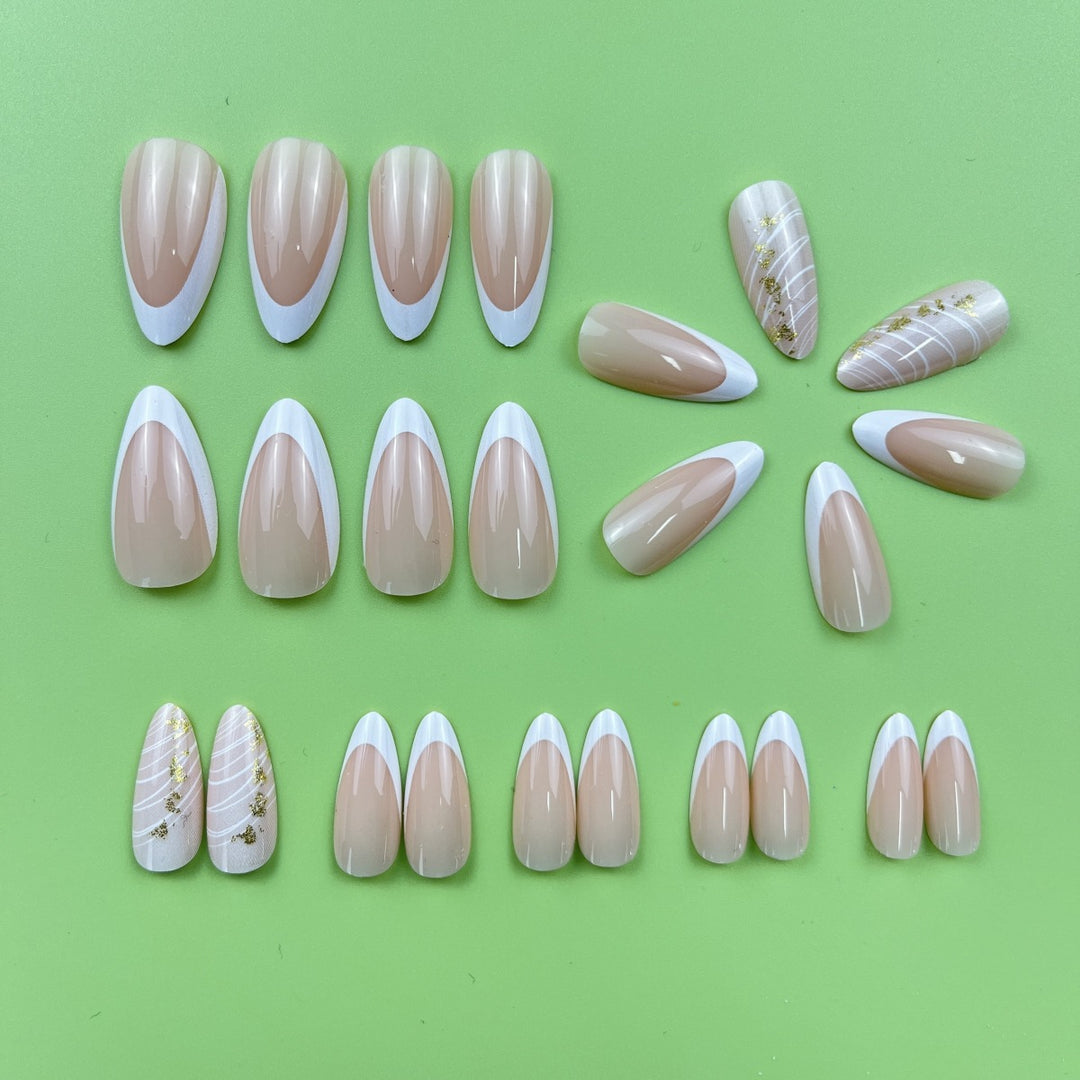 Elegante, mandelförmige Nagelverlängerungen Karnz
