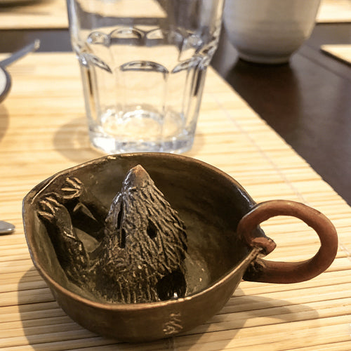 Dekorative Keramiktasse Karnz