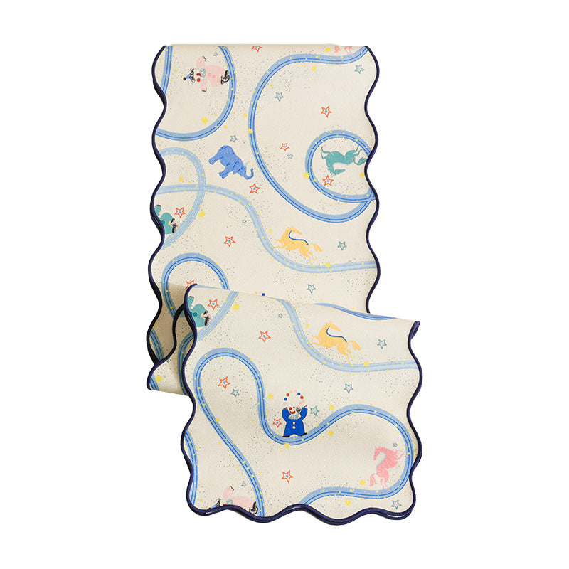 Seidenschal mit gewelltem Saum und illustrativem Tierkarussell-Print Karnz