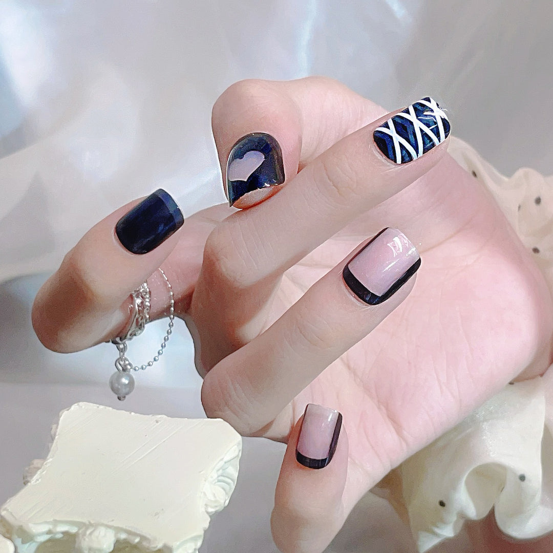 Stylisches Press-On-Nageldesign-Set mit Herz- und geometrischen Mustern