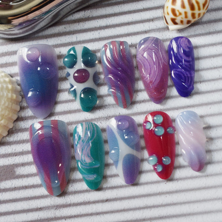Künstlerisches 3D-Nageldesign Karnz