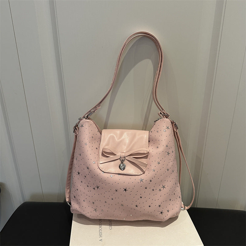 Stylische mit Sternen verzierte Handtasche