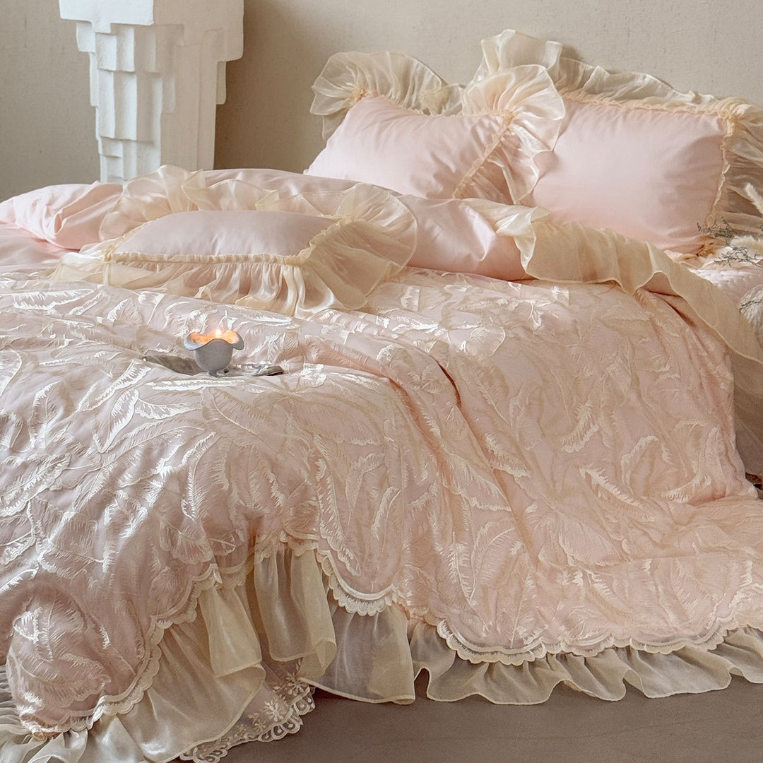 Luxuriöses Rüschensatin-Bettbezug-Set mit organza-besäumtem, besticktem Blätter-Jacquard-Bettüberwurf