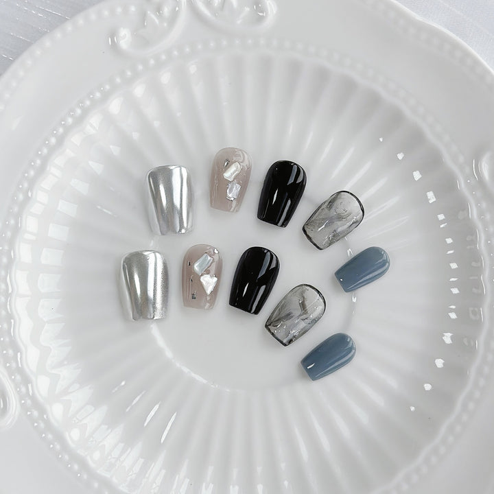 Designer Press-On Nail Art Set mit metallischen und marmorierten Akzenten