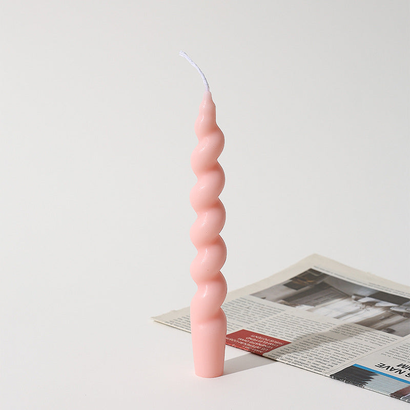 Handgegossene skulpturale Spiral-Taper-Kerze