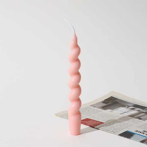 Handgegossene skulpturale Spiral-Taper-Kerze