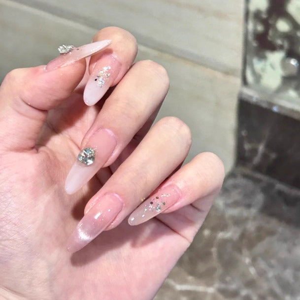 Glamouröses Stiletto Press-On Nageldesign Karnz