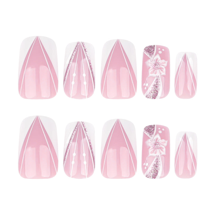 Kunstvolle Nailart mit floralem Design Karnz