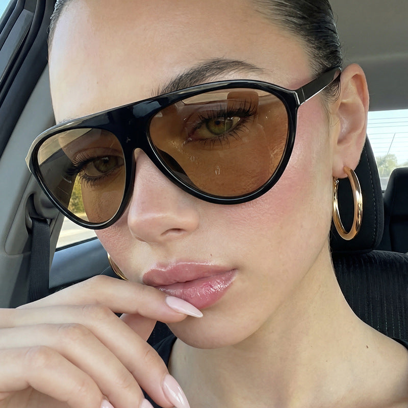 Damen Sportliche Sonnenbrille mit modernem Schutzdesign Karnz