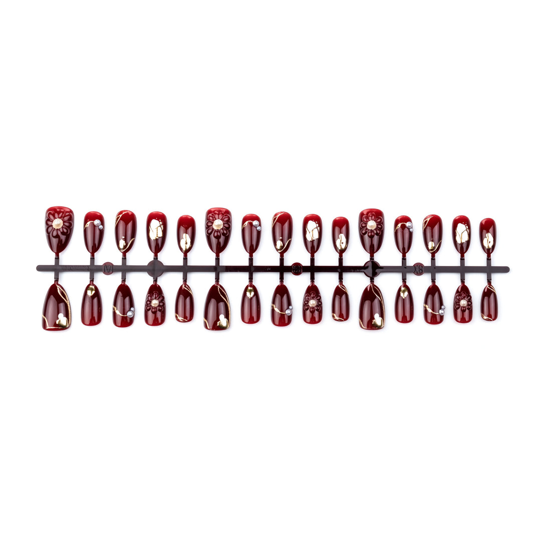 Blumenverzierte Press-On-Nagelset Karnz