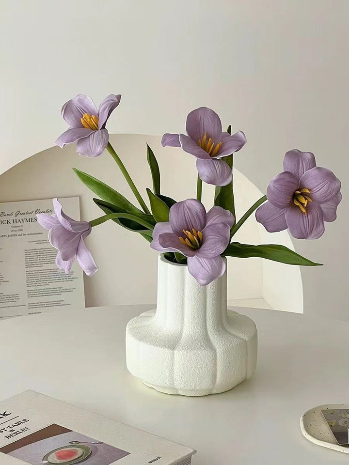 Realistischer Seidenblumenstrauß