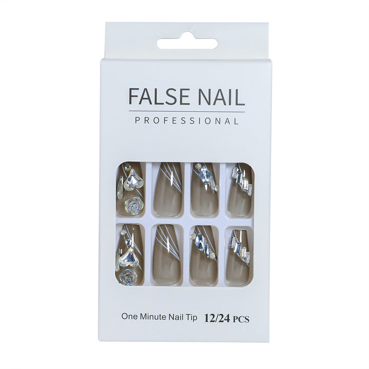 Dekorativer Press-On-Nagelset mit 3D-Akzenten Karnz