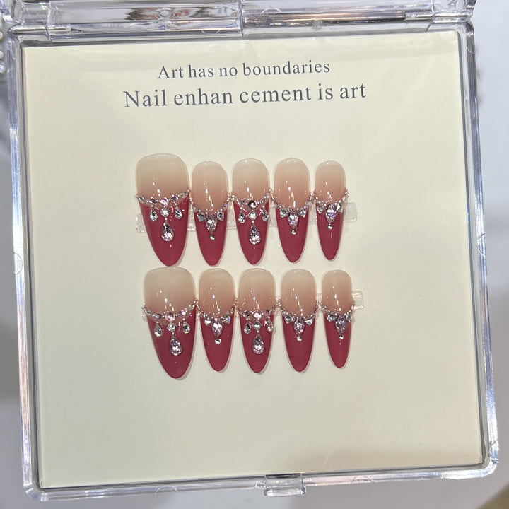 Luxuriöses Press-On Nagelkunst Set mit Strassdetails Karnz