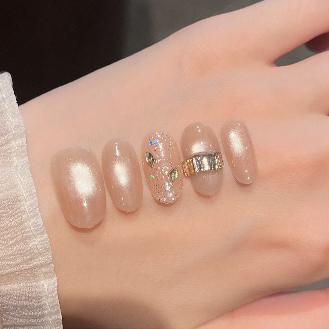 Elegantes Dekoratives Nagelkunst Set Karnz