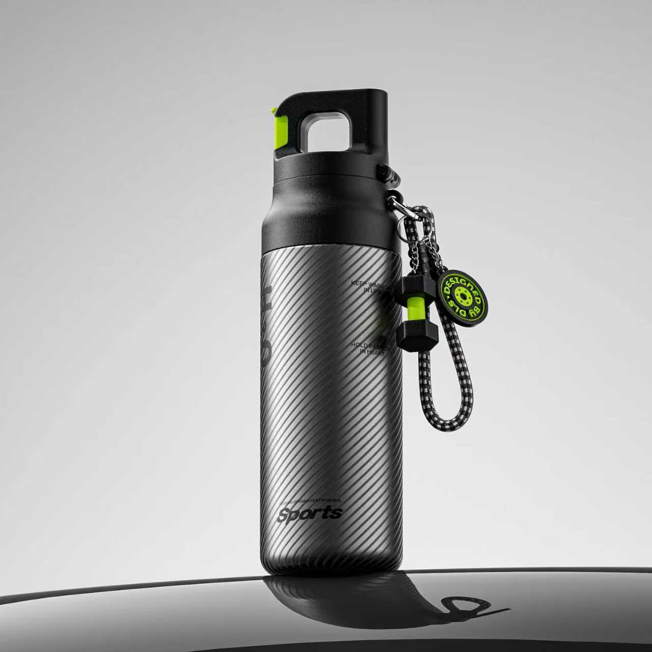 Damen Sportliche Wasserflasche mit innovativem Verschluss Karnz