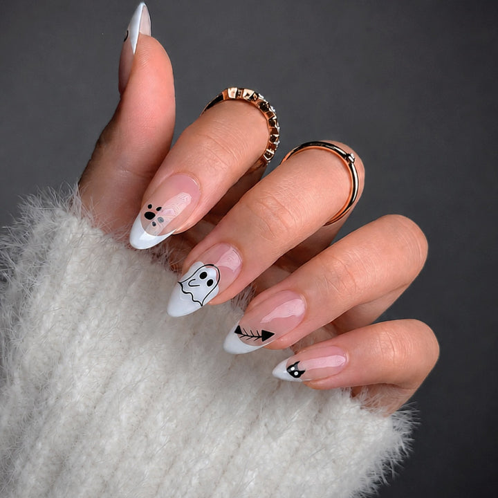 Kreatives Kunstnagelset mit Halloween-Motiven Karnz