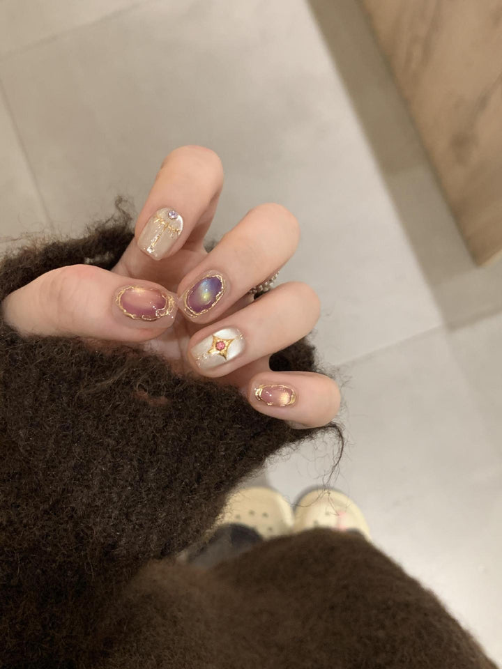 Elegante Kunstnagelset mit Glamourösen Strass- und Glitzerdetails Karnz