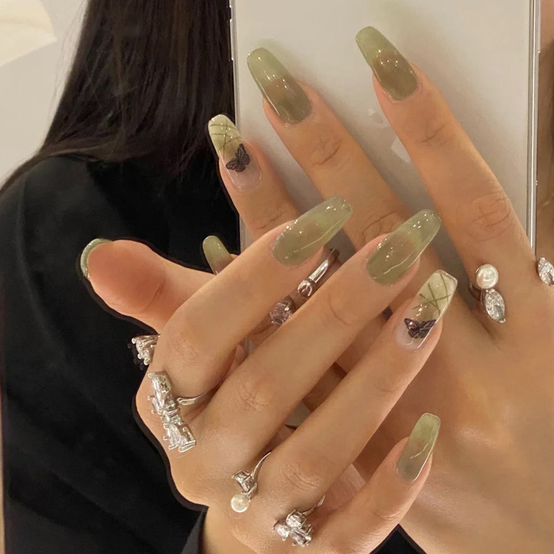 Künstliche Nagelverlängerungen mit elegantem Schmetterlingsdesign Karnz
