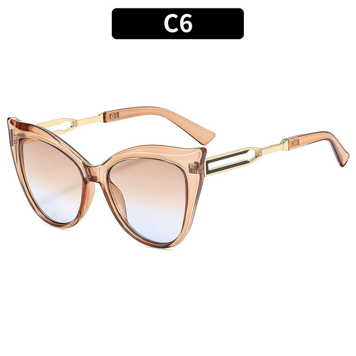 Modische Katzenaugen-Sonnenbrille mit dekorativen Metallakzenten