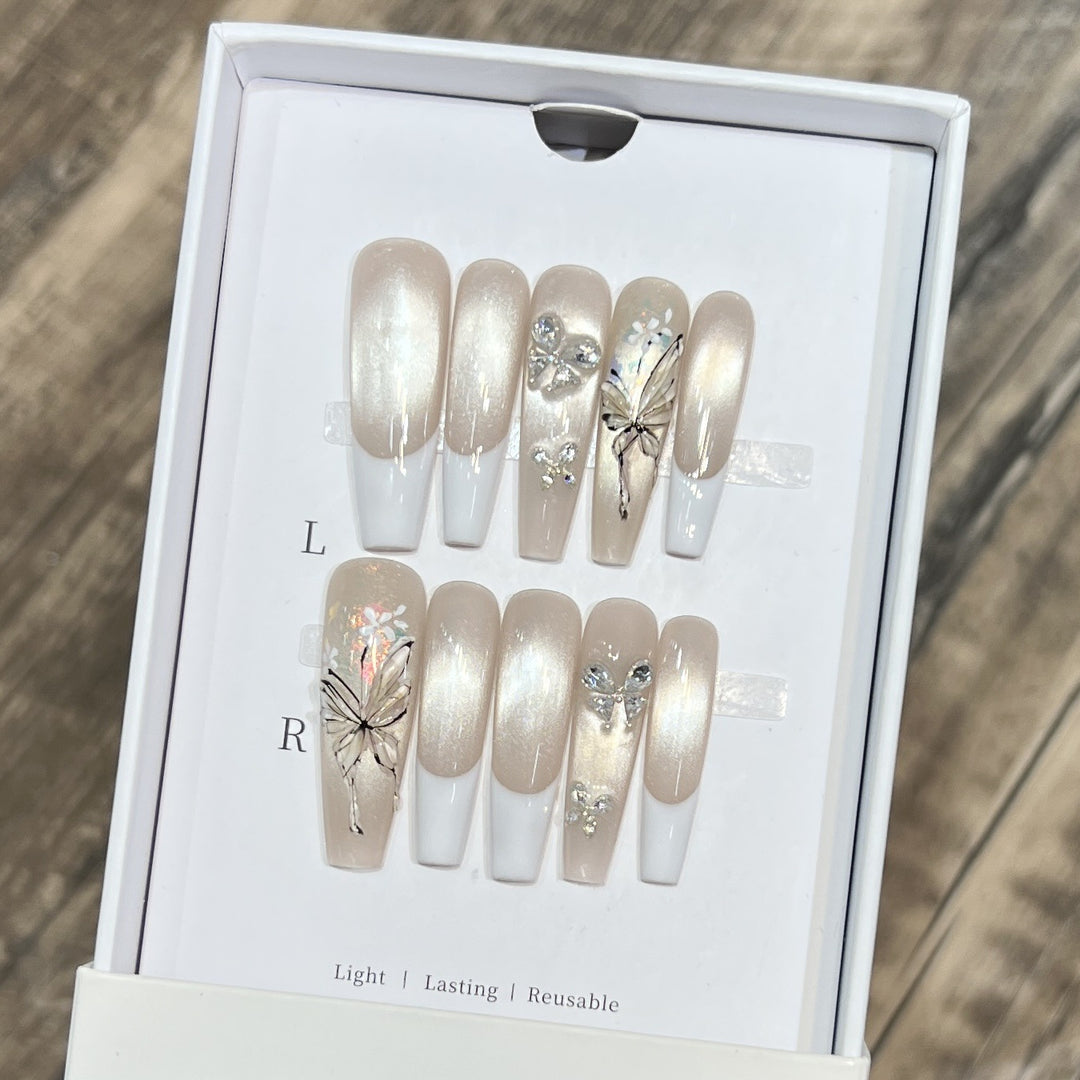 Elegantes Press-On-Nägel-Set mit Schmetterlings- und Juwelenakzenten Karnz