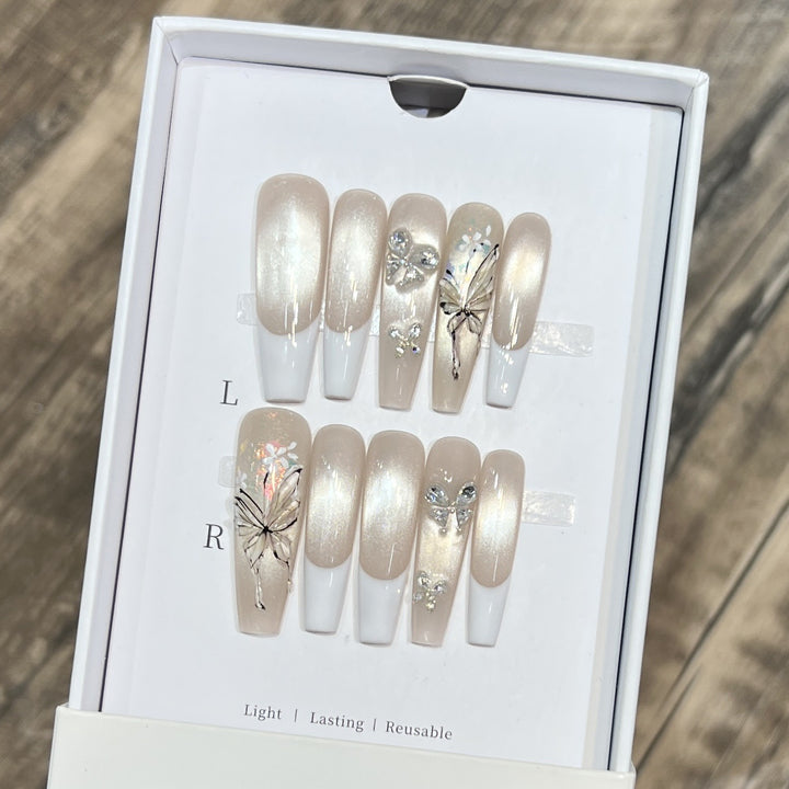 Elegantes Press-On-Nägel-Set mit Schmetterlings- und Juwelenakzenten Karnz