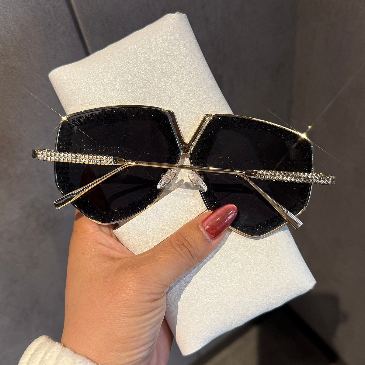 Damen luxuriöse Sonnenbrille mit glamourösem Strassrahmen Karnz