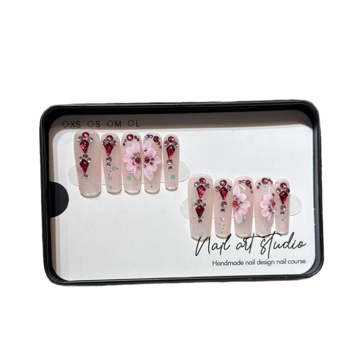 Blumenmotiv Press-On Nagelset mit Edelsteinakzenten Karnz