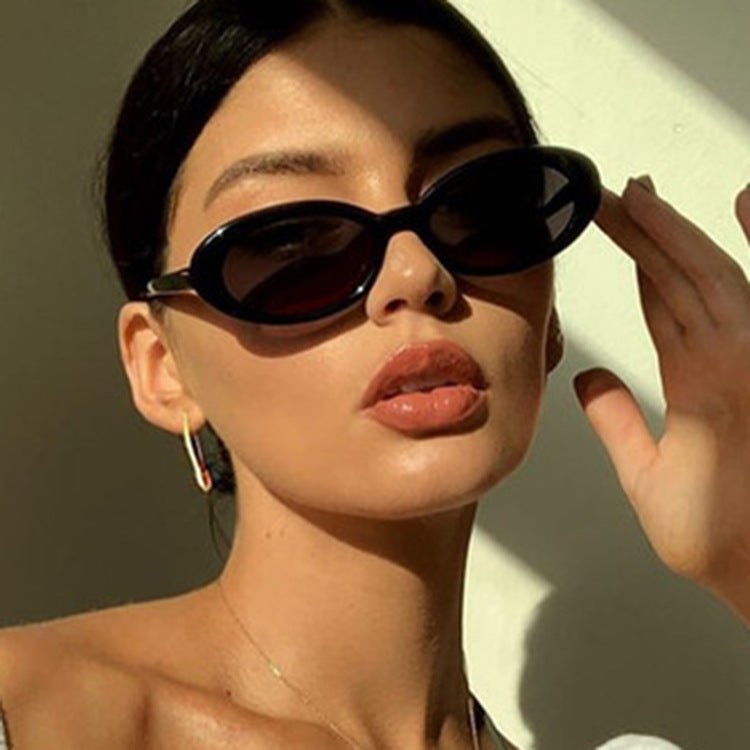 Damen Cat-Eye Sonnenbrille mit transparentem Rahmen und gradienten Gläsern Karnz